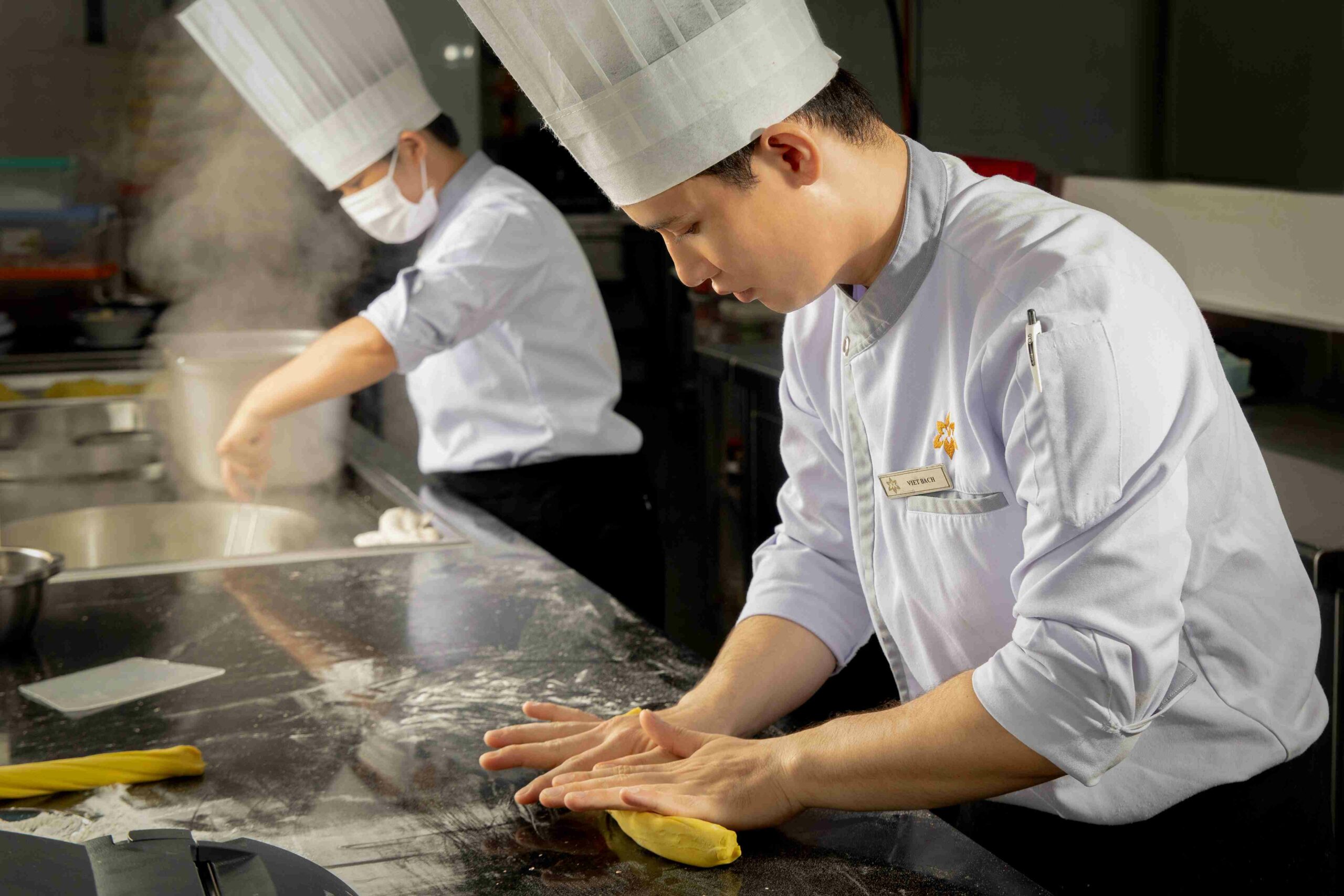 NUÔNG CHIỀU VỊ GIÁC VỚI VỊT QUAY BẮC KINH TRỨ DANH - FENGHUANG CHINESE CUISINE