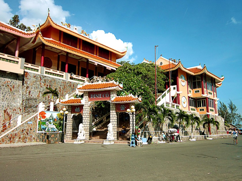 Đền Dinh Cô